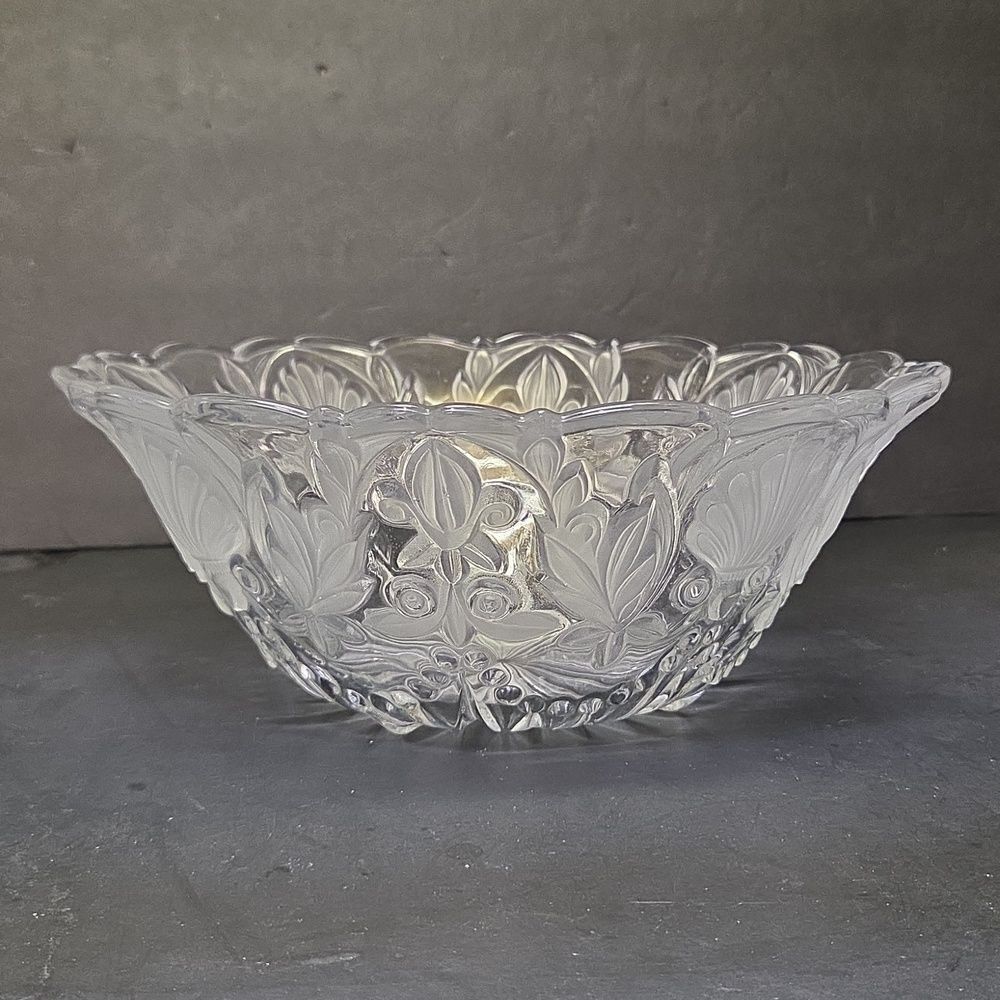 Studio Nova Serving Bowl Crystal Japan Clear Frosted Floral Clamshell 11"‎